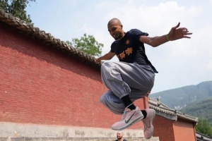 👀真少林足球！文班亚马任意球圆月弯刀直飞死角破门